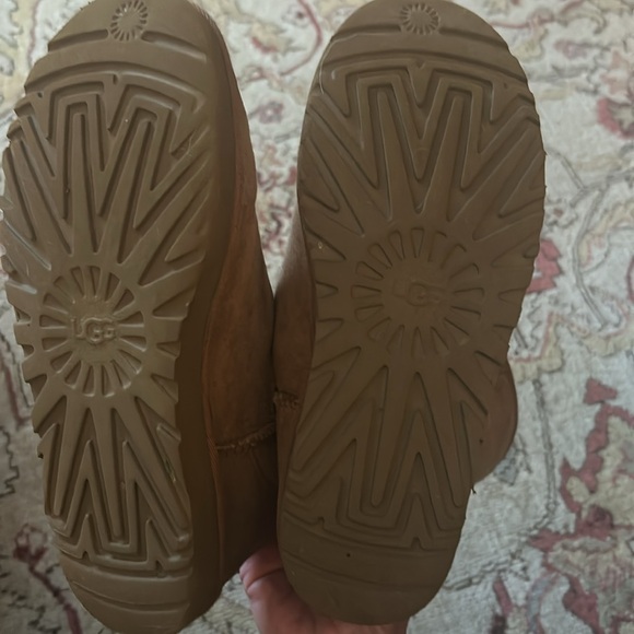 UGG BOOTS - Picture 4 of 5